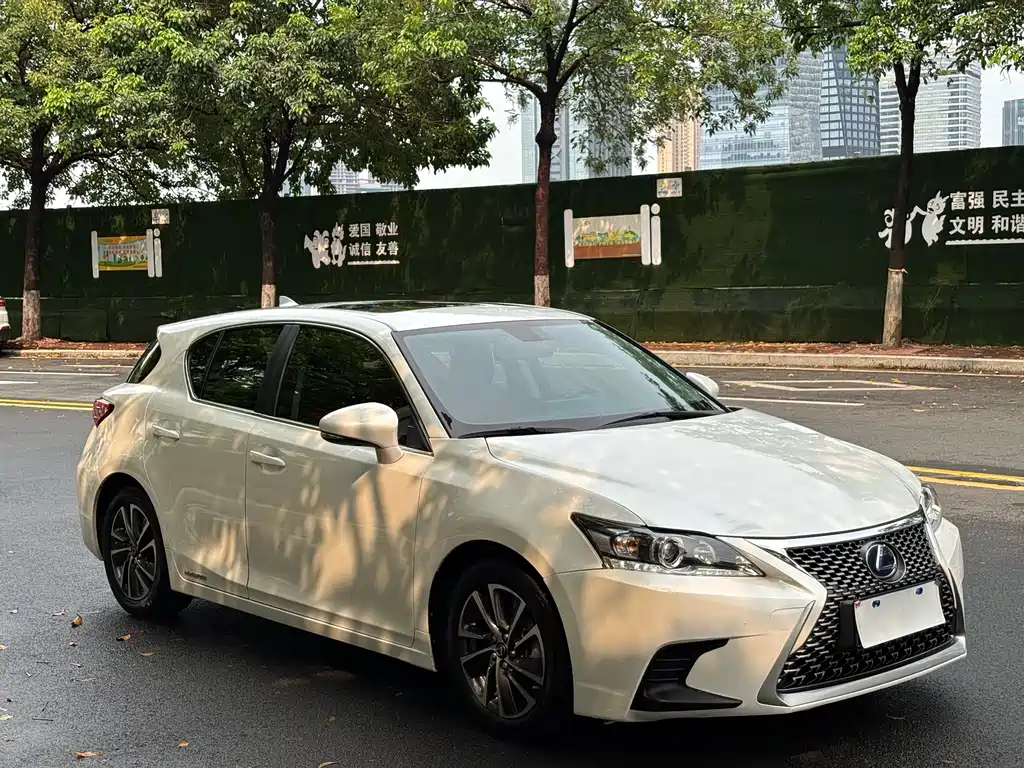 Lexus CT 2018 — фото 26