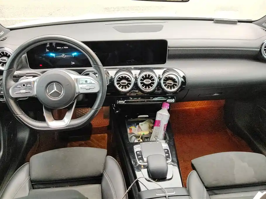 Mercedes-Benz A-Class 2019 — фото 12
