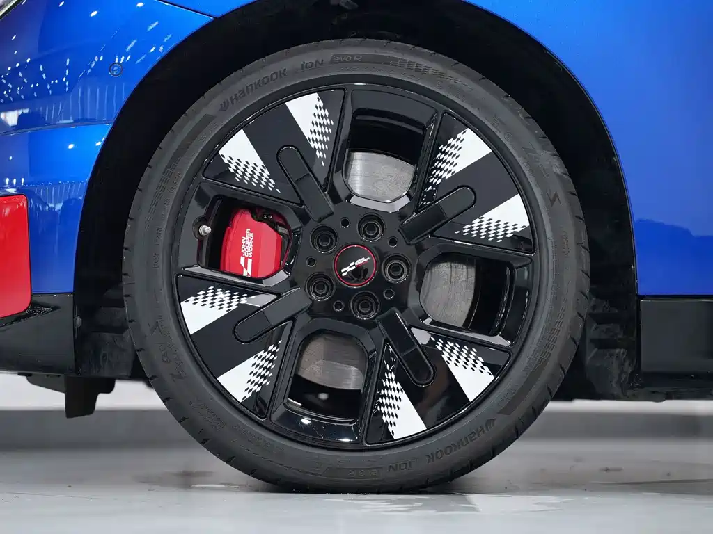 MINI JCW EV 2025 — фото 16