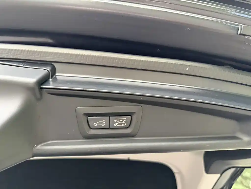 BMW 5 Series GT 2012 — фото 16