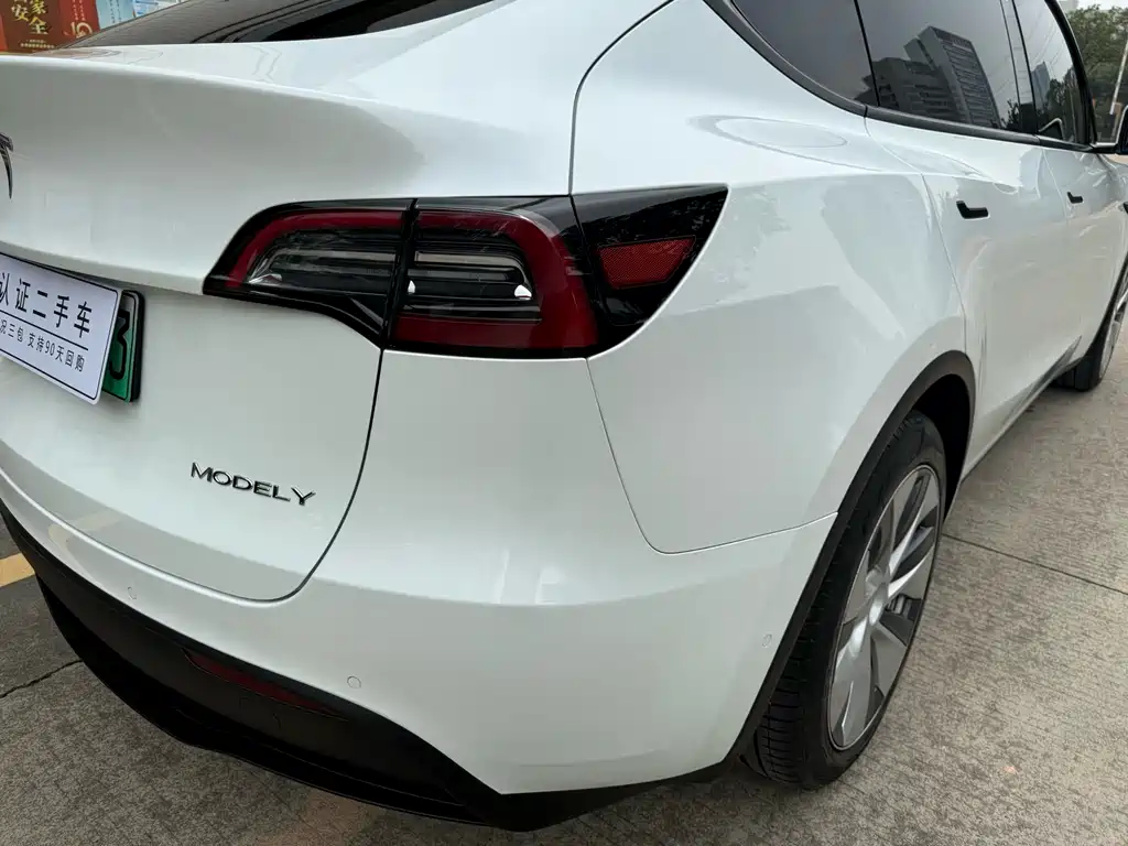 Tesla Model Y 2022 — фото 13
