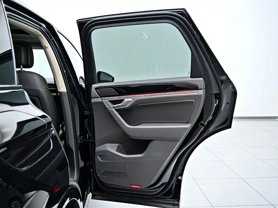 Volkswagen Touareg 2022 — фото 22