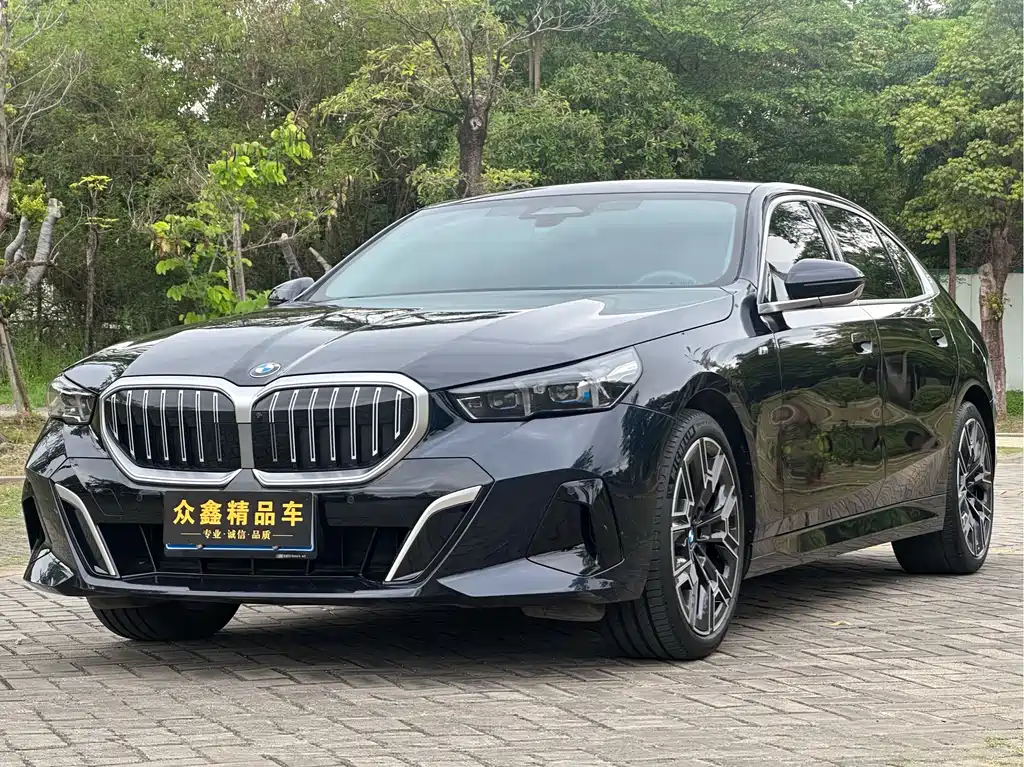 BMW 5 Series 2024 — фото 1