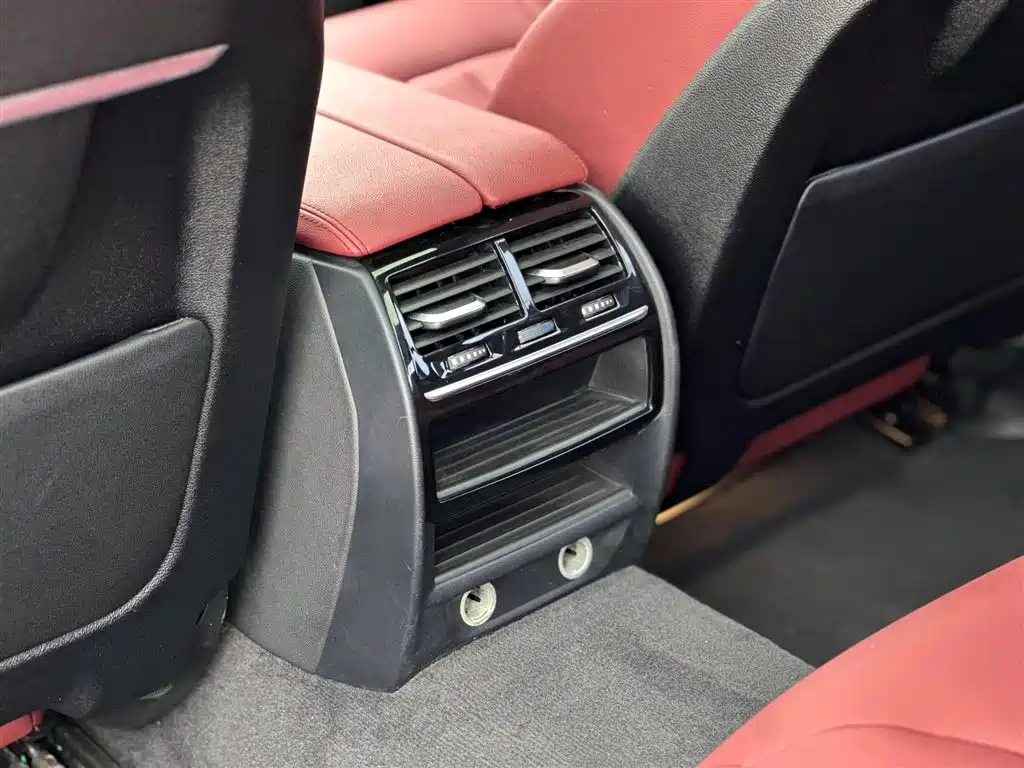 BMW 5 Series 2019 — фото 12