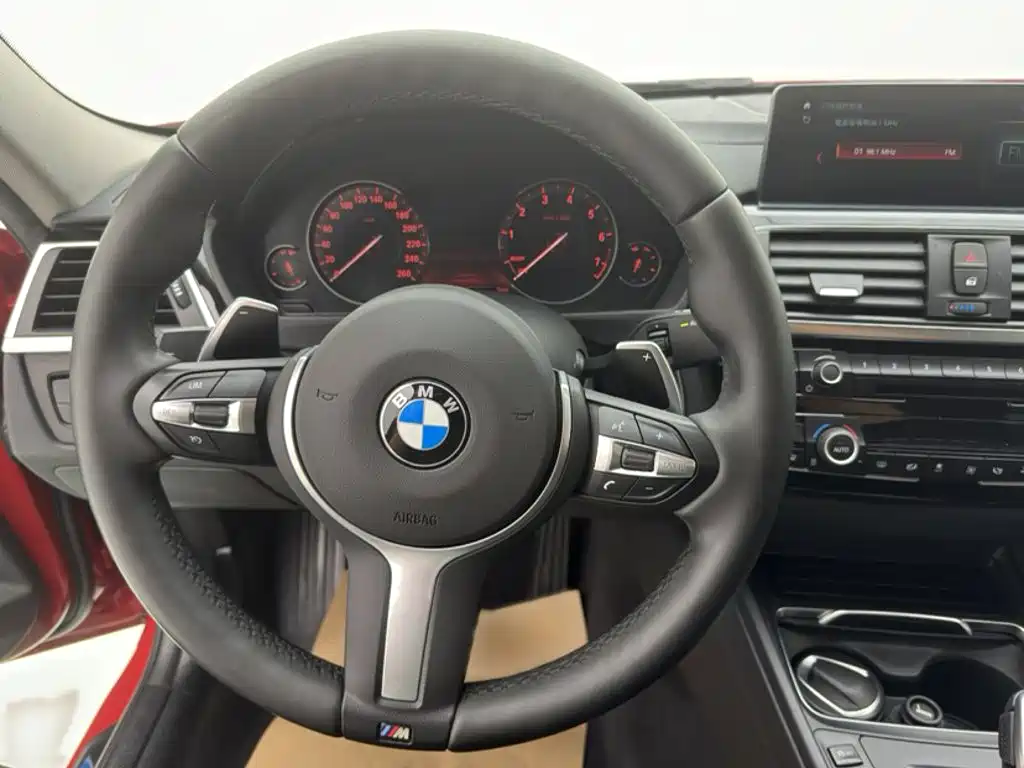 BMW 3 Series 2018 — фото 18