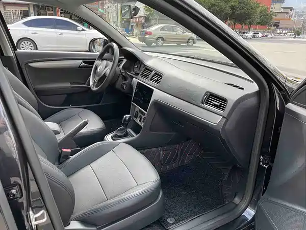 Volkswagen Lavida 2013