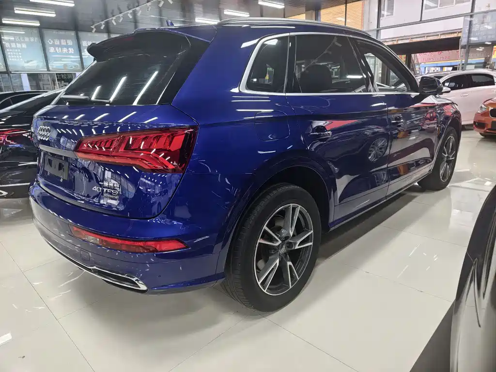 Audi Q5L 2020 — фото 8
