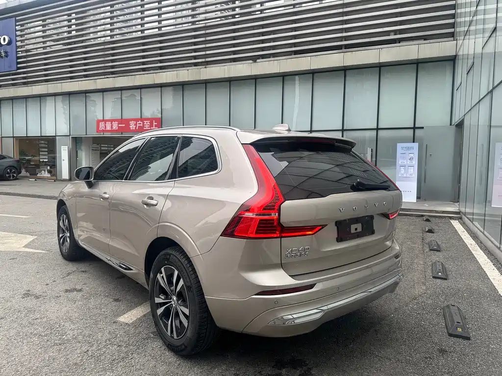 Volvo XC60 2022 — фото 6