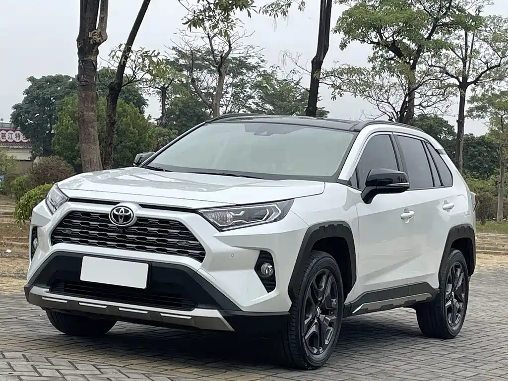 Toyota RAV4 2022 — фото 2