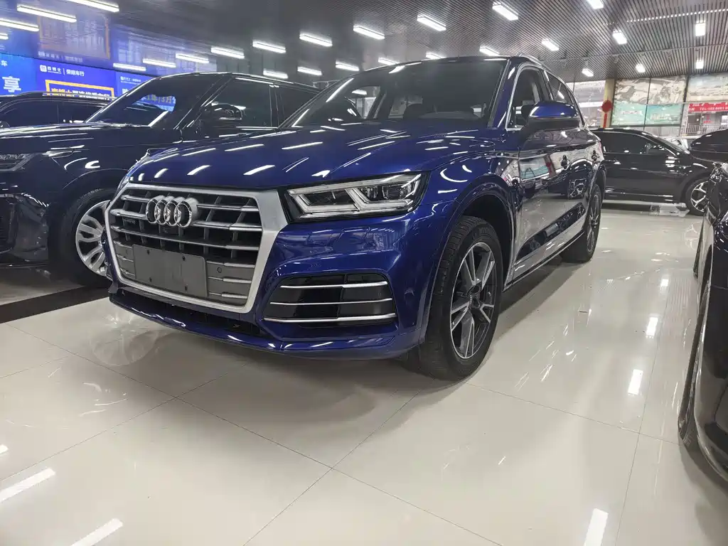 Audi Q5L 2020 — фото 1