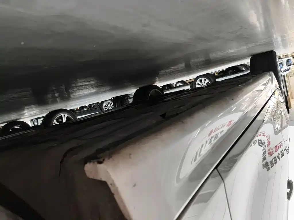 BMW 3 Series 2018 — фото 19