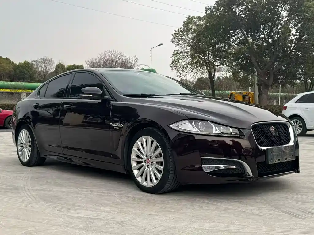 Jaguar XF 2014 — фото 1