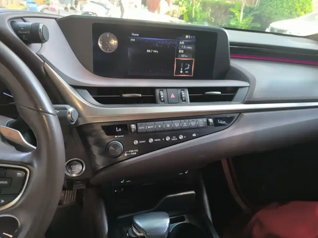 Lexus ES 2020