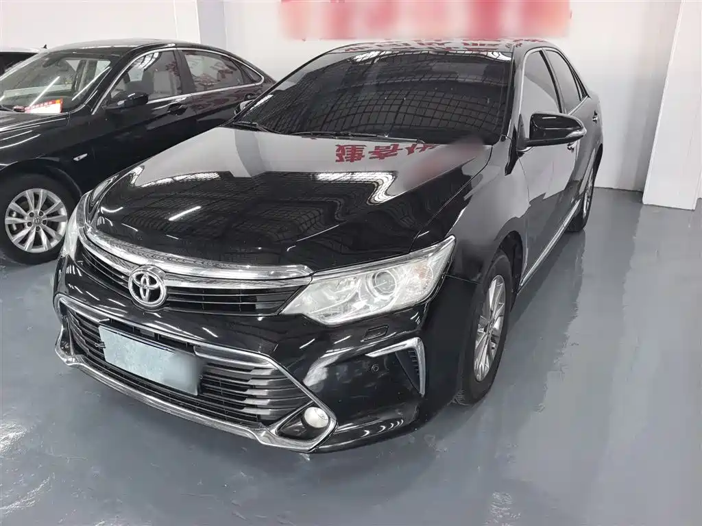 Toyota Camry 2017 — фото 6