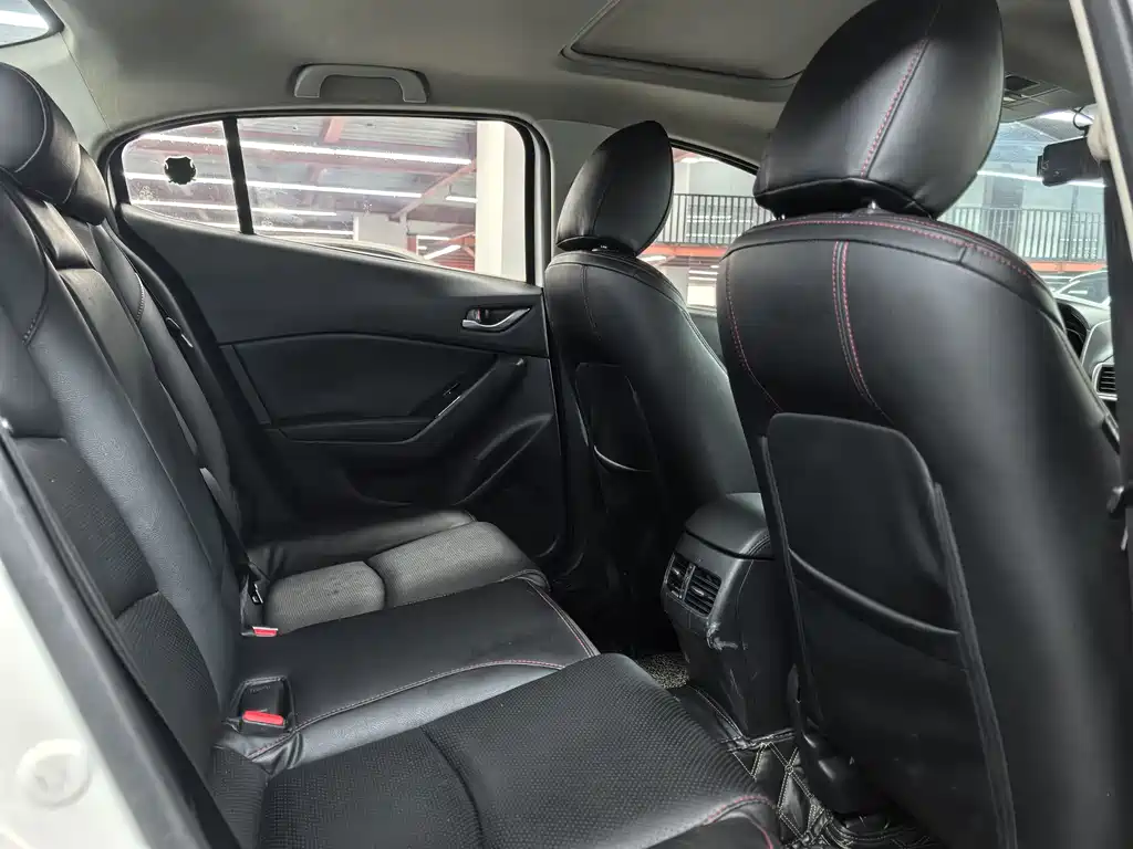 Mazda 3 Axela 2017 — фото 13