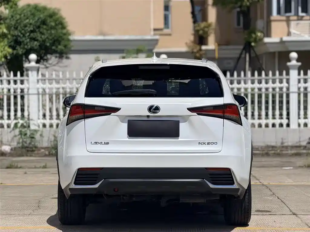 Lexus NX 2018 — фото 8