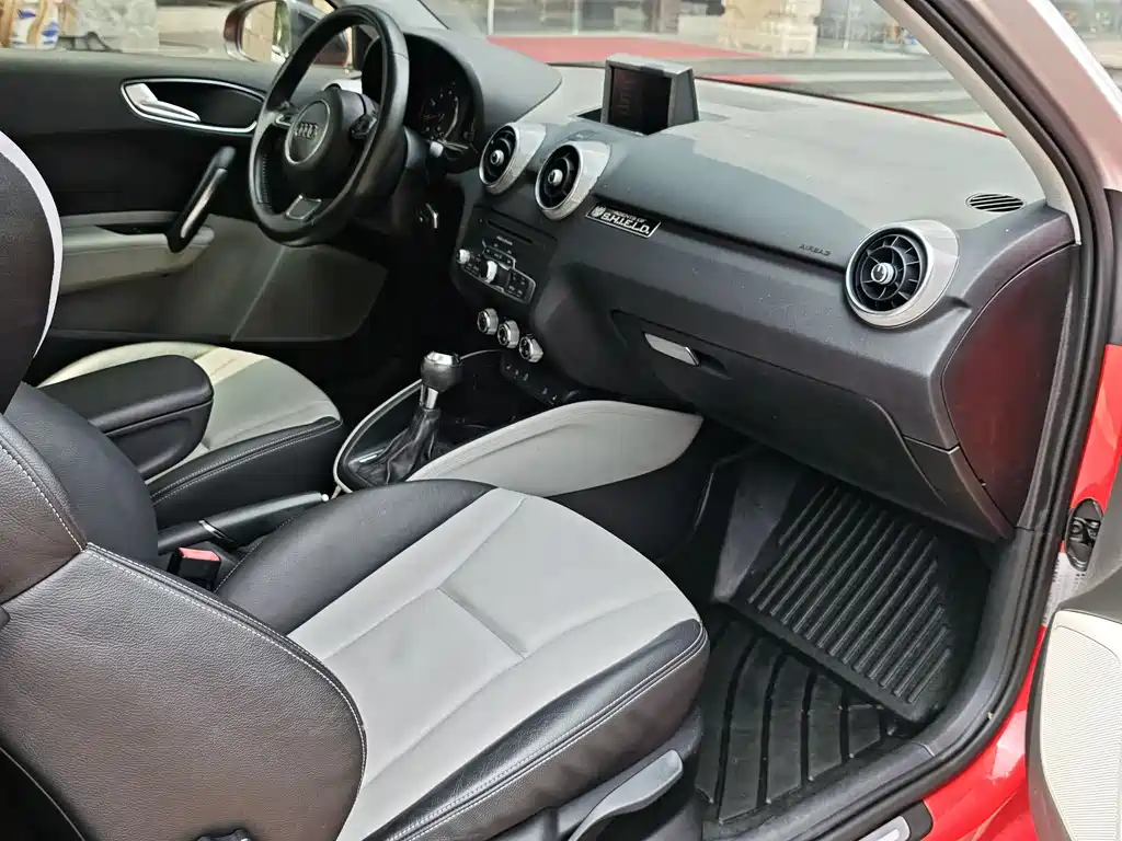 Audi A1 2012 — фото 11