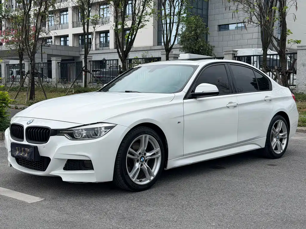 BMW 3 Series 2019 — фото 1