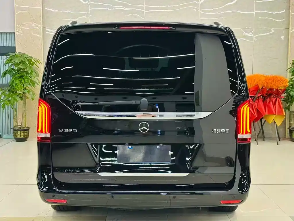 Mercedes-Benz V-Class 2023 — фото 8