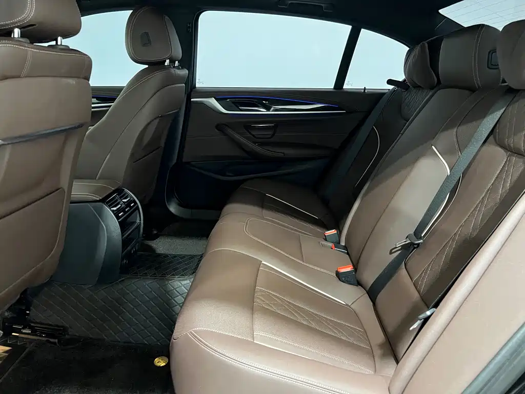 BMW 5 Series 2023 — фото 13