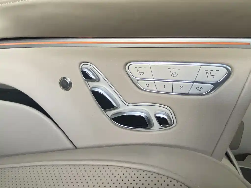 Mercedes-Benz V-Class 2023 — фото 14