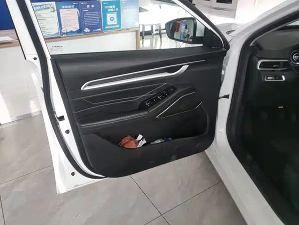 Geely Emgrand 2023