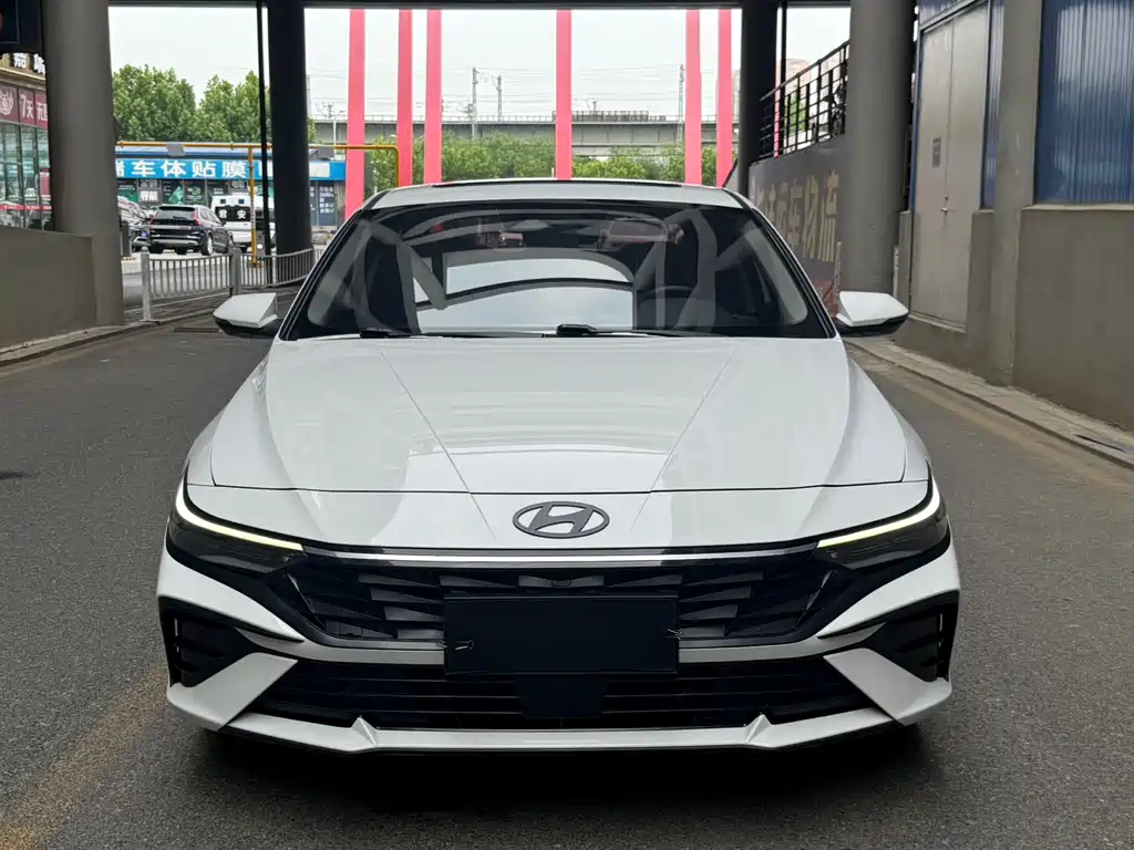 Hyundai Elantra 2023 — фото 2