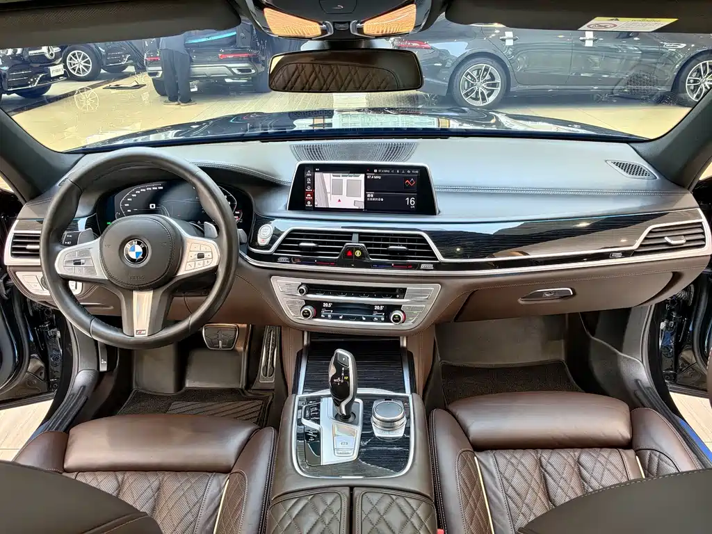 BMW 7 Series 2021 — фото 14