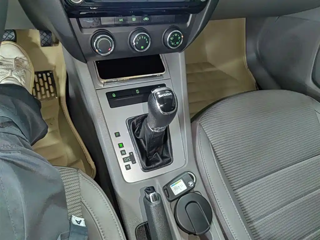 Skoda Octavia 2014 — фото 14