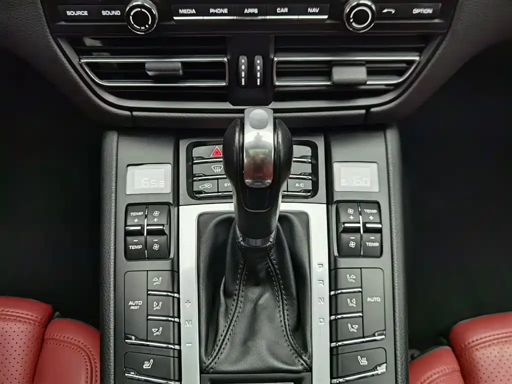 Porsche Macan 2021 — фото 13
