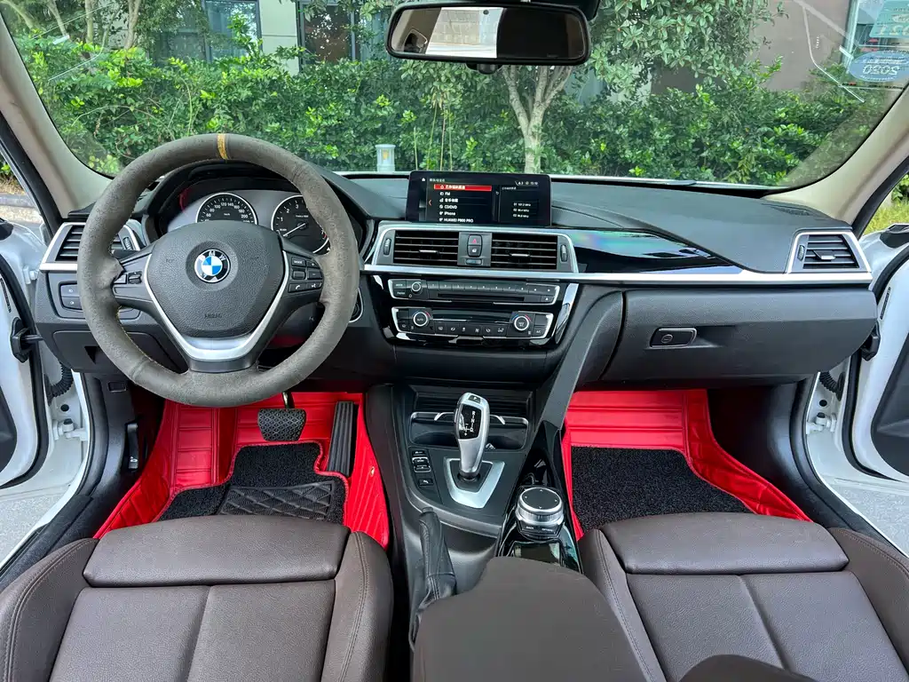 BMW 3 Series 2018 — фото 6