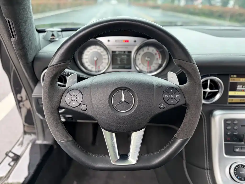 Mercedes-Benz SLS AMG 2015 — фото 6