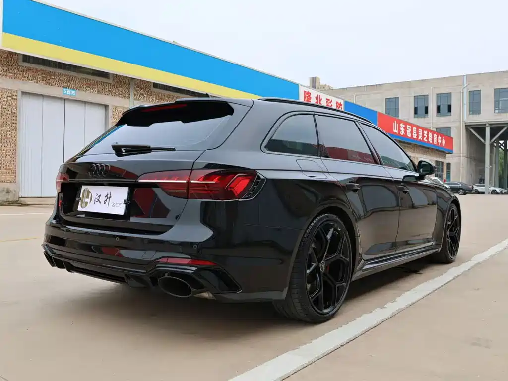 Audi RS 4 2025 — фото 17