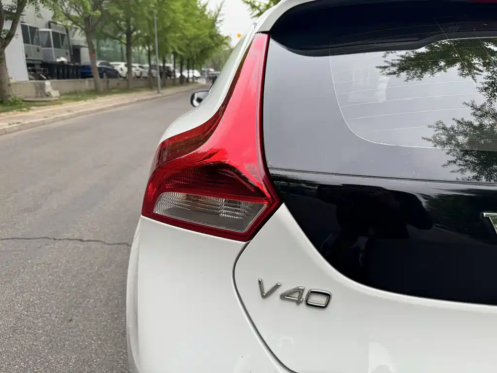 Volvo V40 2015 — фото 25