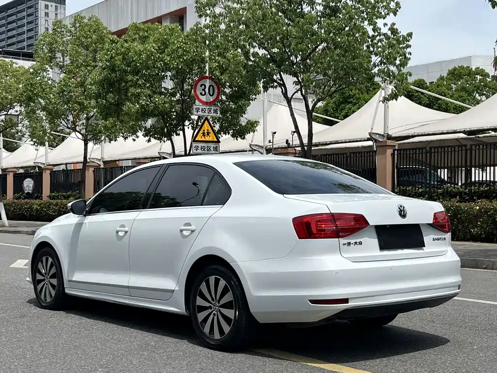 Volkswagen Sagitar 2017 — фото 11