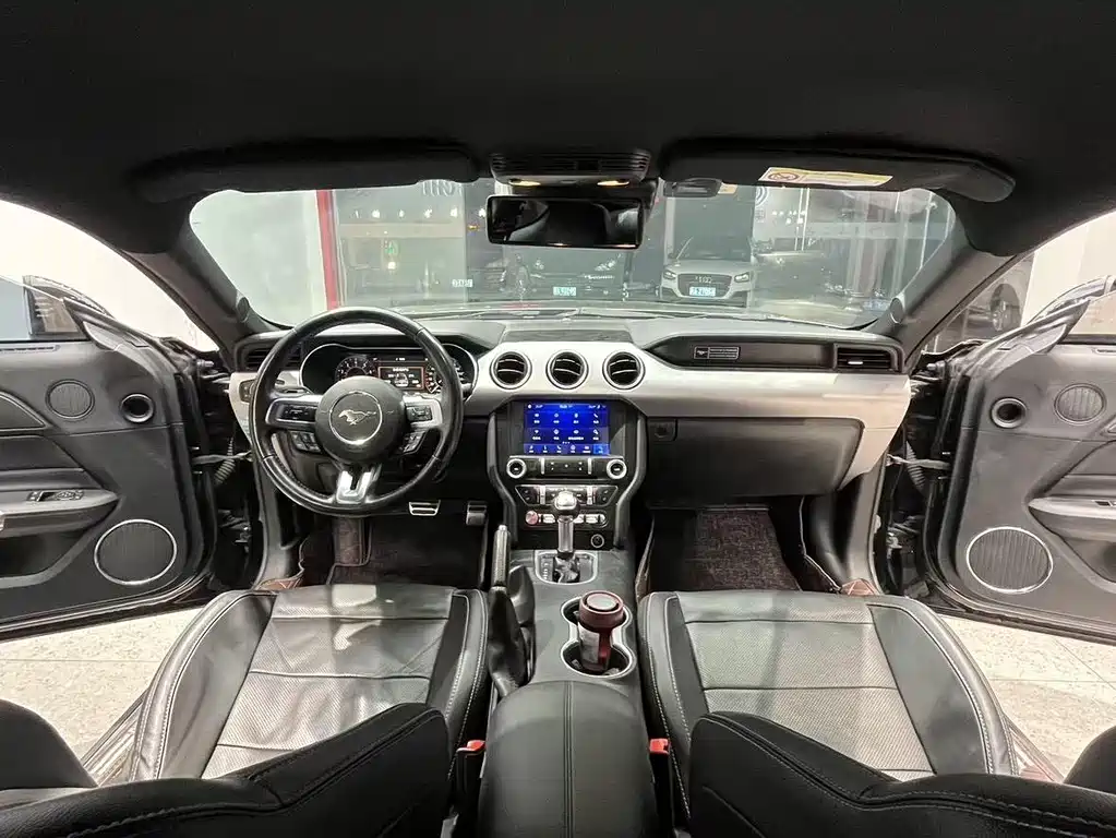 Ford Mustang 2021 — фото 15