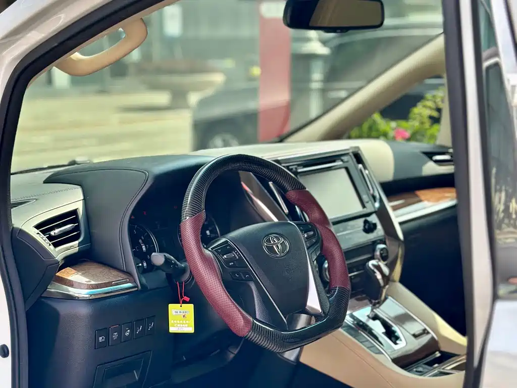 Toyota Alphard 2017 — фото 25