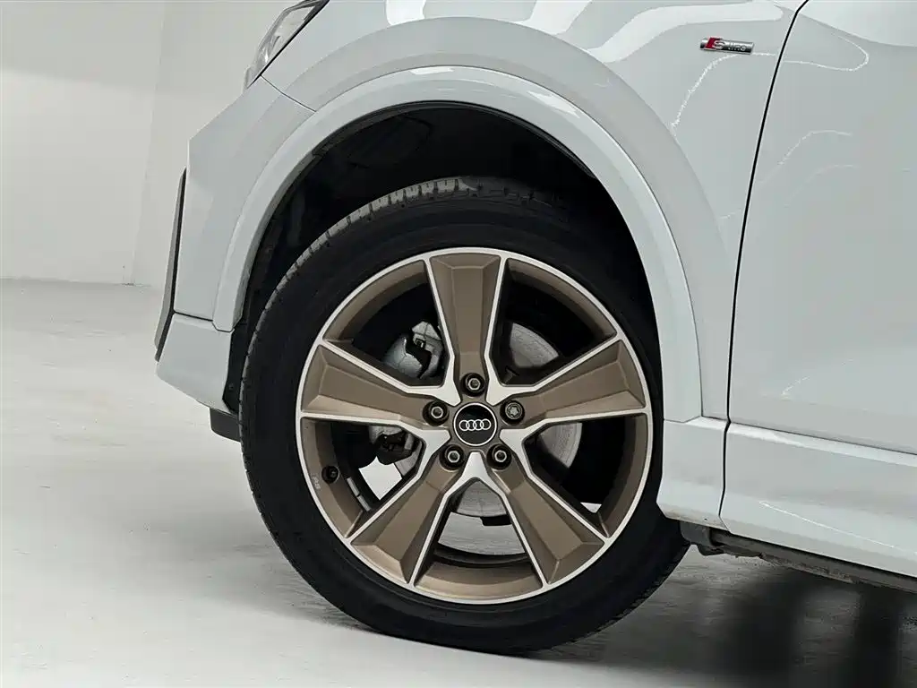 Audi Q2L 2021