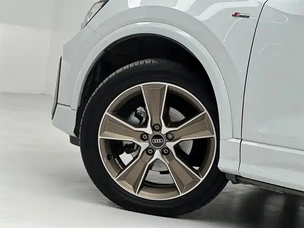 Audi Q2L 2021