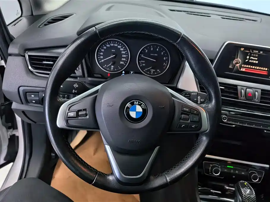BMW 2 Series Active Tourer 2017 — фото 15