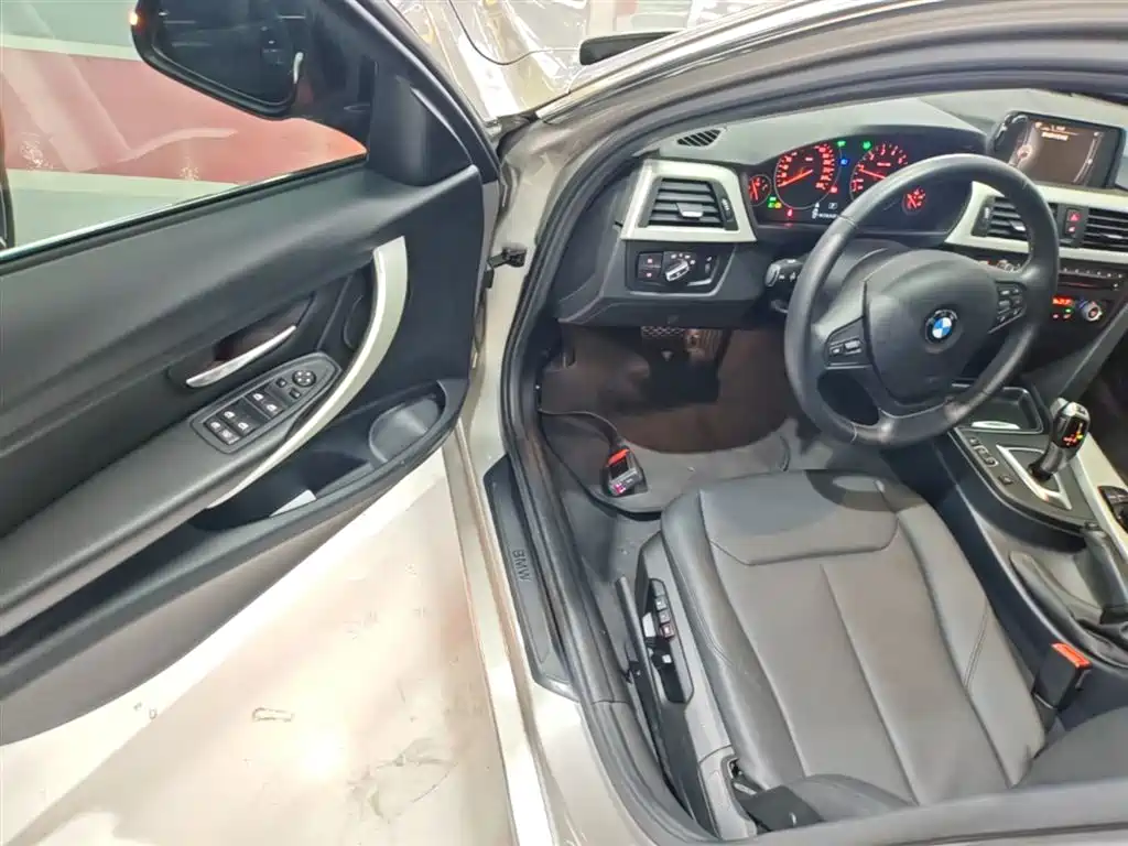 BMW 3 Series 2015 — фото 16
