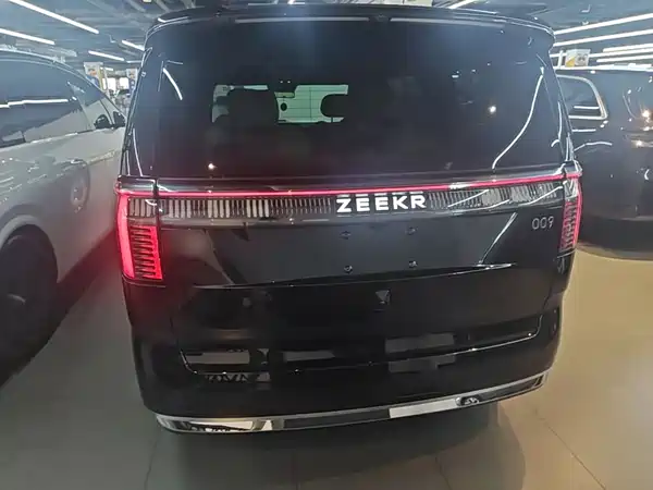 Zeekr 009 2025