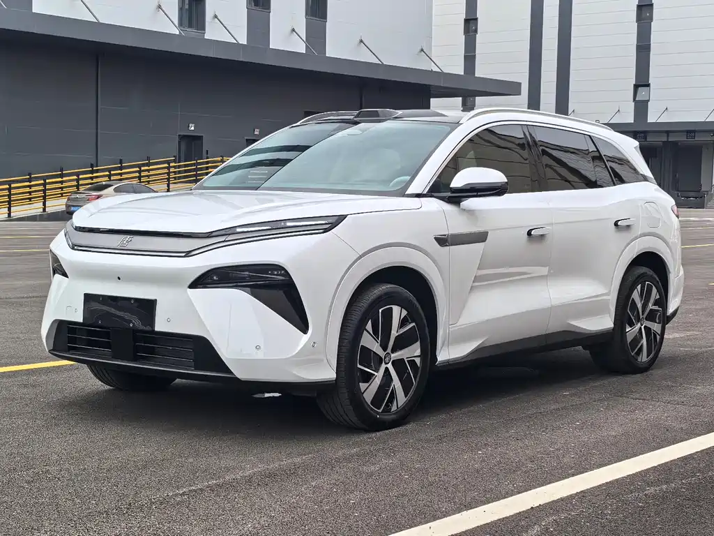 BYD Tang L 2025 — фото 1