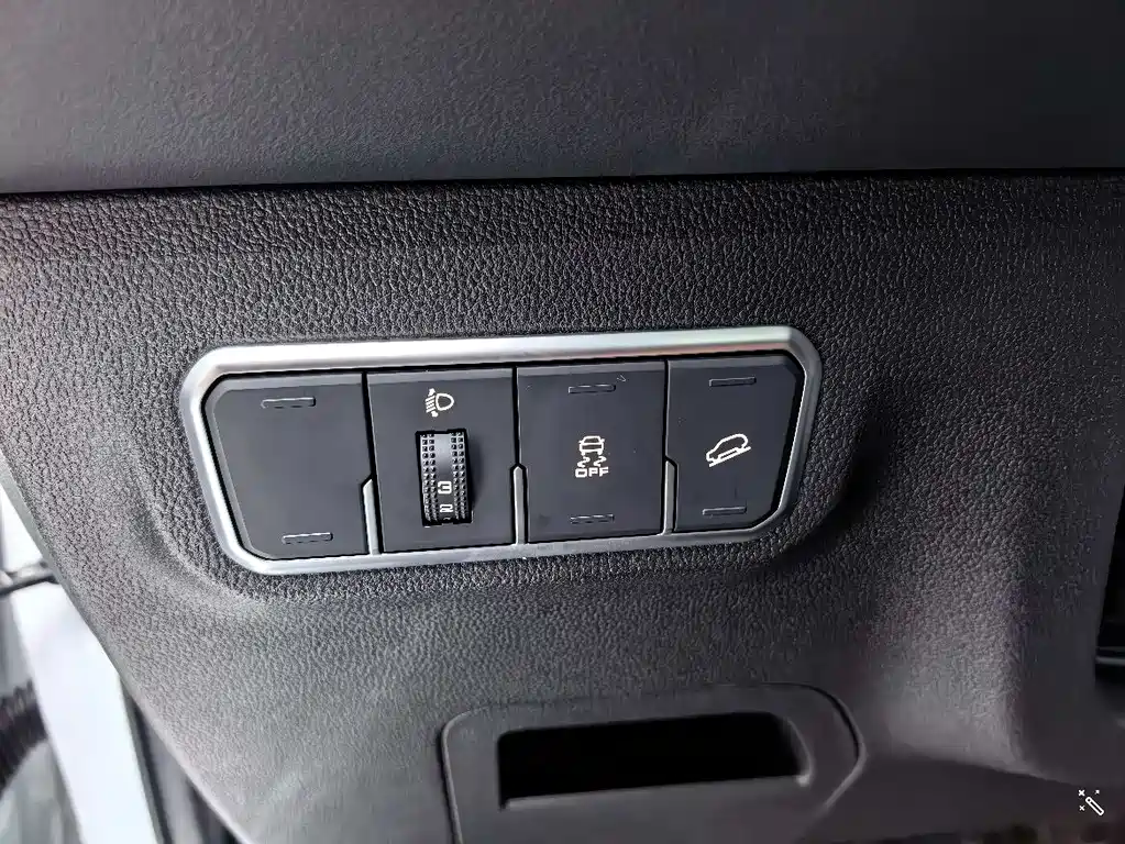 Haval M6 2023 — фото 18