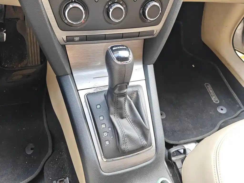 Skoda Octavia 2015 — фото 11