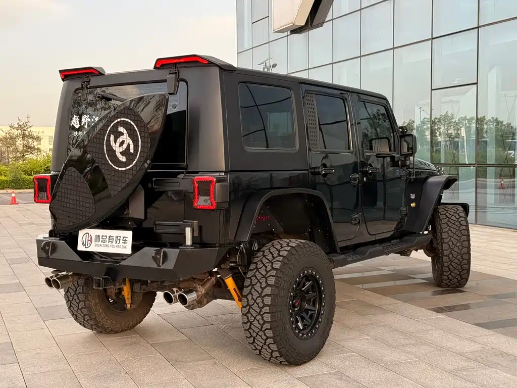 Jeep Wrangler 2010 — фото 6
