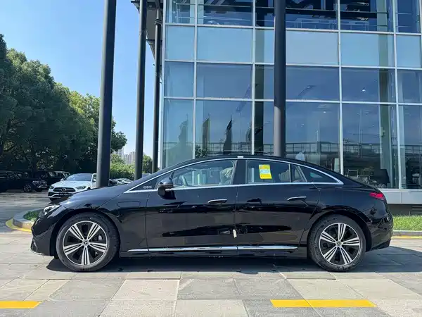 Mercedes-Benz EQE 2025