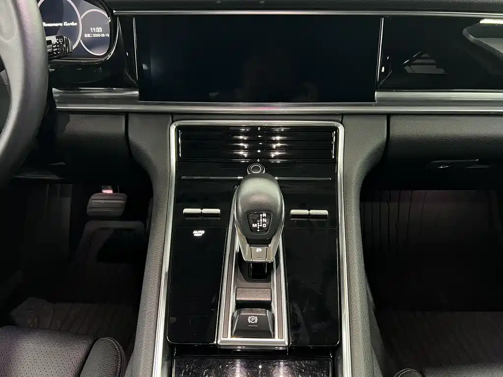 Porsche Panamera 2018 — фото 13