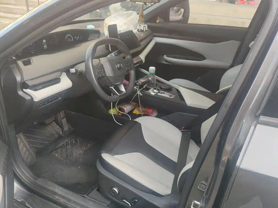 Changan UNI-V Smart Electric Idd 2024 — фото 9