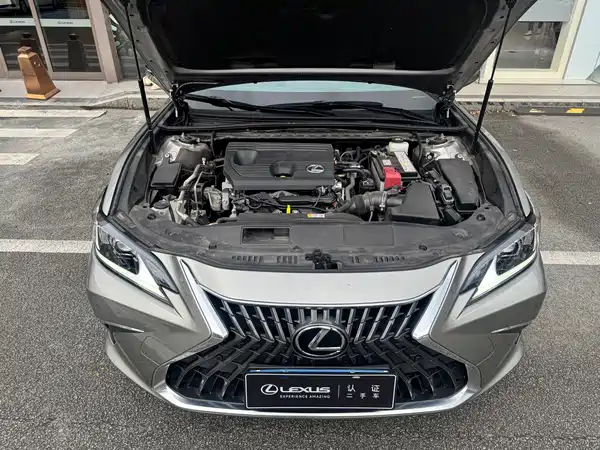 Lexus ES 2024